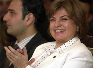 <p><strong>Tansu Çiller</strong><br />1984'te imzalanan stand-by'dan sonra Türkiye 10 yıl boyunca IMF ile stand-by anlaşması imzalamadı. 1994 yılında iktidarda olan Tansu Çiller bu uzunca aradan sonra 460 milyon SDR'lik anlaşmaya imza attı.</p>