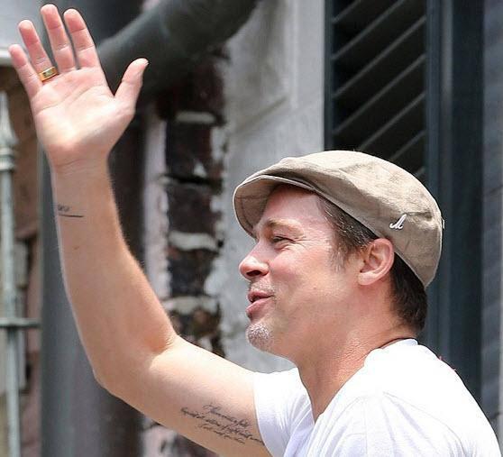 <p>Dünyaca ünlü aktör Brad Pitt'in, kolunun altındaki dövmede Mevlana’ya ait bir söz yazması dikkat çekti.</p>