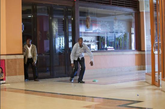 Saldırıda bazı El Şebab militanlarının AVM&rsquo;ye kadın kılığında girdiği ortaya &ccedil;ıktı. 