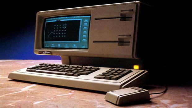 <p><strong>Lisa</strong><br />
Jobs'ın kızının ismini Alan Apple Lisa, grafiksel arayüze sahip ilk PC olabilir. Ancak 10.000 dolarlık fiyatı ve garip tasarımı ile onu satın alan sadece birkaç kişi çıktı.</p>

