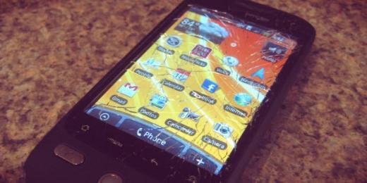 Telefonunuzu değiştirmenin zamanının geldiğini düşünüyorsunuz ama yeni bir akıllı cebe akıtacağınız kadar bol paranız yok. Uzun vadeli taksitlere de sıkışıp kalmak istemiyorsunuz. O halde çözüm, ikinci el telefonlara bakmaktan geçiyor. Ancak kullanılmış telefon satın alırken dikkat etmeniz gereken birkaç şey var.(chip online)