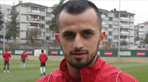 <p>15. saniye: 2005-2006 sezonunda Sivasspor-Kayserispor maçında Kayserisporlu İlhan Parlak</p>