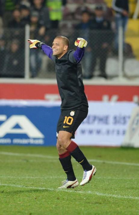 Felipe Melo’nun kurtardığı penaltıdan sonra önümüzdeki hafta da kaleye geçmesi kesinleşmiş. Yedek kaleci Ufuk’a kulüp bulması söylenmiş.