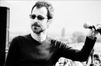 <p><strong>FERiDUN DÜZAĞAÇ- </strong>Bi haber oldukları şike iklimiyle alınterine kara çalınan adamların onur mücadelesiydi bu, sizin çeyrek final rövanşı diye seyrettiğiniz. </p>