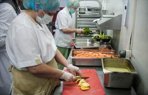 <p>U&ccedil;ak şirketlerine yemek sağlayan &ccedil;ok sayıda dev şirket bulunuyor.</p>