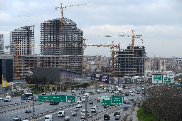 <p>İstanbul'un gelişen bölgelerinden Mahmutbey birçok dev yatırıma ev sahipliği yapıyor. Bu dev yatırım Mahmutbey'i hızla A plus konutların yoğunlaştığı bir bölgeye çevirdi.</p>