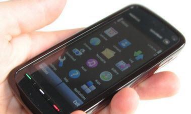 İkinci el telefon alırken ilk bakacağınız şeyin onun görünümünü yakından incelemek olduğunu biliyoruz. Ancak sadece çiziklere ve arka kapağın sallanıp sallanmadığına bakmakla yetinmeyin.