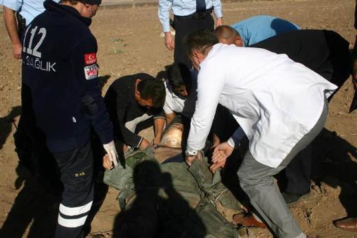 T&uuml;rk Hava Kuvvetleri Komutanlığı Değerlendirme ve Denetleme Başkanlığından ve Malatya 7'nci Ana Jet &Uuml;s Komutanlığından Kangal il&ccedil;esine gelen kaza kırım heyeti, u&ccedil;ağın enkazını inceledi.