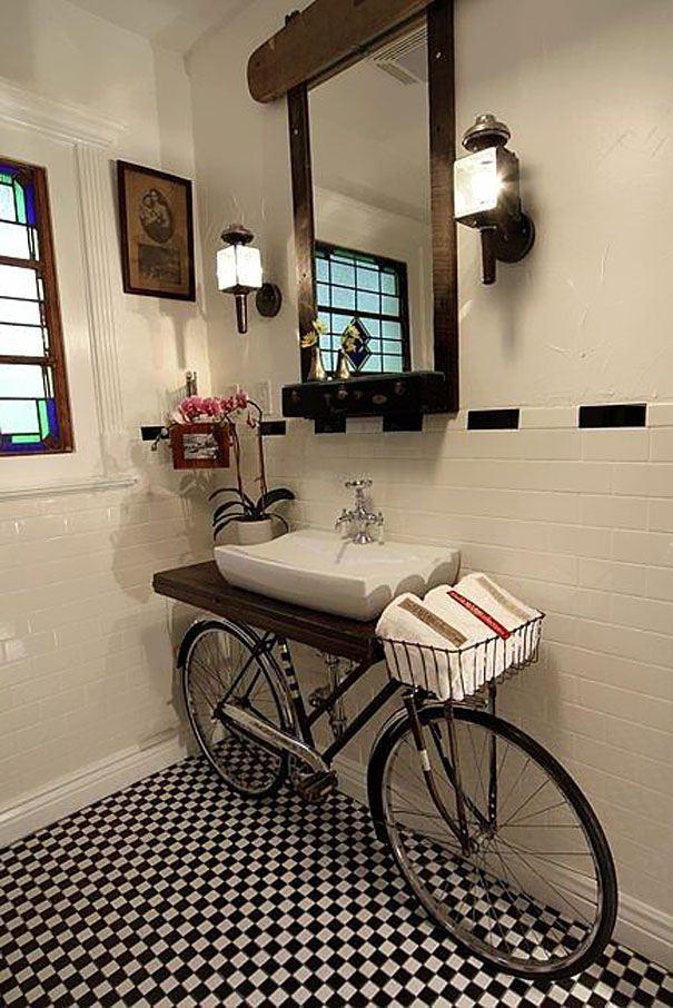 <p>Kullanmadığınız bisikletiniz, banyo dekorunuzu renklendirebilir</p>
