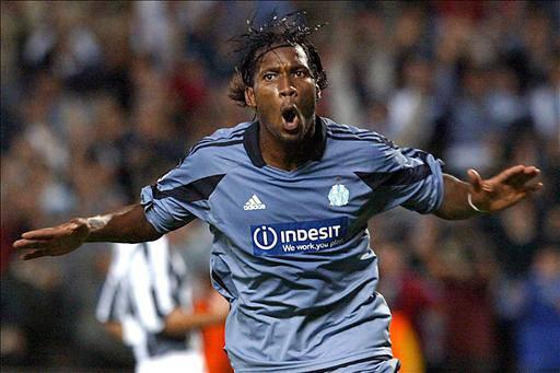 2002 Eylül ayında Fildişi Sahili Milli Takımı adına ilk golünü atan Drogba, 2003-2004 sezonunun başında, 3.8 milyon euro karşılığında Marsilya'nın yolunu tutuyordu.