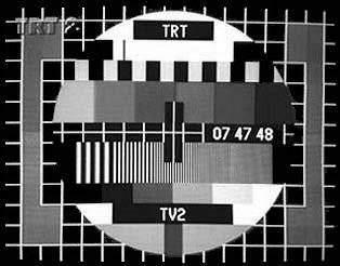 ARKASI YARINLAR:  Televizyon yayınlarının çok kısıtlı yapılabildiği 70’lerde hafta içi hergün 10.00-10.20 saatleri arasında “Arkası Yarın” adı verilen sürekli radyo piyesleri yayınlanırdı. Dinleyicilerin konuya adapte olabilmeleri için, kapı gıcırtısı, ayak sesi, yağmur, rüzgâr, uğultusu, kuş cıvıltısı, motor çalışma sesi gibi birtakım ses efektleriyle zenginleştirilmiş karşılıklı diyaloglardan oluşan piyesler, Türk ve dünya klasikleri ağırlıklı olurlardı. Bu piyeslerin jenerik açıklamalarında en akılda kalanı ise; “Efekt: Korkmaz Çakar”dı. Adı geçen şahıs, yukarıda anlatılan efektlerden sorumlu ses görevlisinin adıydı.