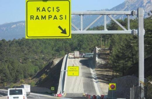 Karayolları yetkilileri kaçış rampasını kullanarak olası bir kazanın önüne geçilmesi ve kısa bir sürede araçların kaçış rampasını kullanmalarından dolayı Akçatekir inişine bir, Damlama ve Çamalan tarafına da iki kaçış rampasının daha yapılacağını belirtti. Böylece Pozantı-Adana arasında toplam 4 kaçış rampası olacak.
