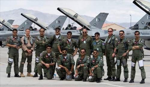 <p><strong>Pakistan Hava Kuvvetleri: 502 savaş uçağı</strong><br /><br />1947'de kurulan Pakistan, Asya'nın en büyük filolarından birine sahip. Envanterinde F-16 Fighting Falcon , Dassault Mirrage 2000 ve Mirrage III gibi uçakları barındıran Pakistan, bölgesindeki hakim güçlerden biri. </p>