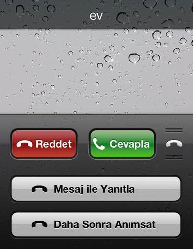 Ekstra Telefon seçenekleri iPhone'nuzu biri aradığında karşımıza sadece “Reddet” veya “Cevapla” seçenekleri çıkıyordu. IOS6 ile birlikte bu seçeneklere “Mesaj ile Yanıtla” ve “Daha Sonra Anımsat” da ekleniyor.