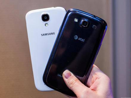 Arka kapağı açın ve pil etiketinin renginin kaçıp kaçmadığına bakın.