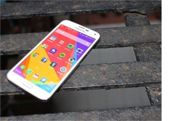 <p><strong>Samsung Galaxy S6</strong><br />
Samsung Galaxy S6 2015 başlarında piyasaya sürülecek.</p>
