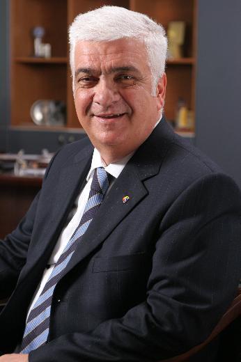 İsim: Müjdat Keçeci Şirketi: Er-Bakır İli: Denizli 2012 Cirosu (TL): 2,2 milyar Çalışan Sayısı: 655