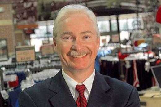 <p>Edward W. Stack</p>
<p>Dick’s Sporting Goods, Inc.</p>
<p>142,052,496 dolar</p>