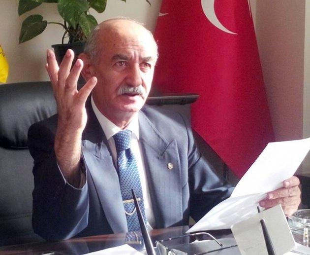 <p>MHP İl Başkanı Yusuf Naci Bayındır, yaptığı açıklamada, "Sandıklarda kullanılan oylarda özellikle 1008 nolu sandıkta, 9 engelli vatandaşımızın oylarını bizzat sandık başkanının kullandığı tespit tutanaklarıyla da belirlendi. Seçimlerin 1 Haziran'da yapılması kararlaştırıldı. Bize de bugün itibarıyla tebliğ edildi" dedi. İlçede resmi olmayan sonuçlara göre AK Parti Belediye Başkan adayı Ali Çapcı bin 857, MHP'nin adayı Mustafa Karakaya bin 853 oy almıştı.</p>