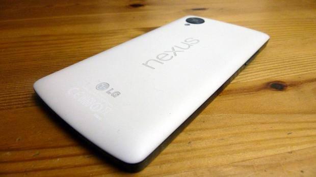 <p><strong>Google Nexus 5</strong><br />S5 karşısında: En yeni Google telefonu yazılımsal olarak son derece optimize edilmiş ve Android güncellemelerini diğer cihazlardan önce alıyor. 16 ve 32 GB'lık versiyonların ikisi de, çok iyi donanıma sahip olmalarına rağmen, S5'ten çok daha hesaplı.</p>