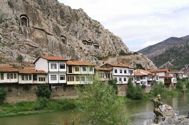 <p>Amasya: 236 bin 820 seçmen, 983 sandıkta oy kullanacak.</p>