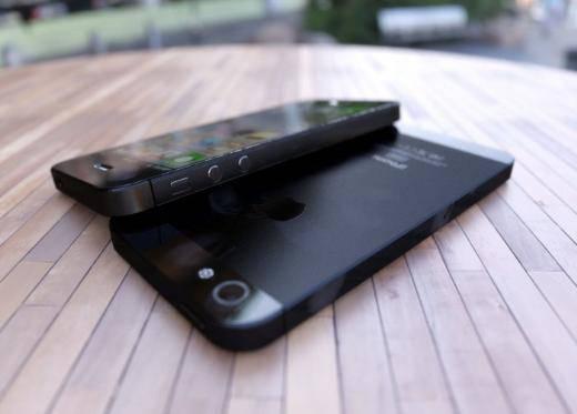 Metal parçalardaki renklerin değişmiş olması, su hasarının bir işaretidir.