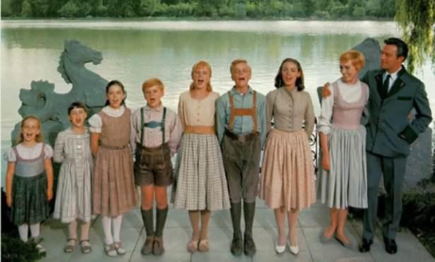 <p>Neşeli Günler (The Sound of Music)<br />
DO-RE-Mİ kıyafetleri<br />
1 milyon 560 bin dolar</p>
