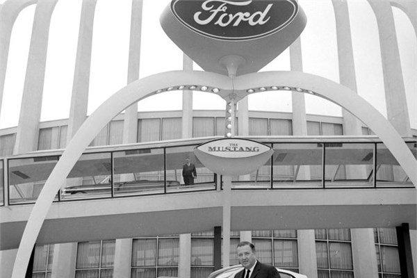 Ford'un efsane modeli Mustang, gelecek yıl 50 yaşına basıyor. İşte efsane modelin yarım yüzyılı geride bırakan 50 modeli..