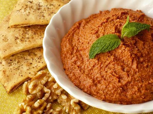 <p>Arapça 'kırmızılaşmış' anlamına gelen Muhammara</p>