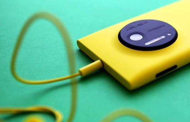 <p><strong>Nokia Lumia 1020</strong><br />S5 karşısında: S5'in çok iyi bir kamerası var, ama 1020'ninki çok iyinin de ötesinde. 41 megapiksel kamerasına rağmen, son derece kullanışlı ve ücretsiz navigasyon hizmeti sunuyor.</p>