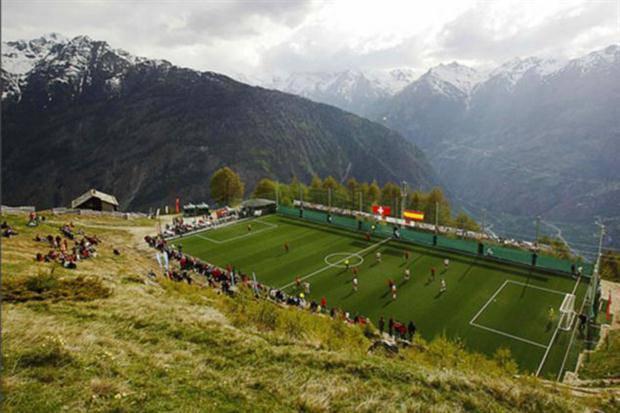 <p>Ottmar Hitzfeld Stadı-İsviçre</p>
