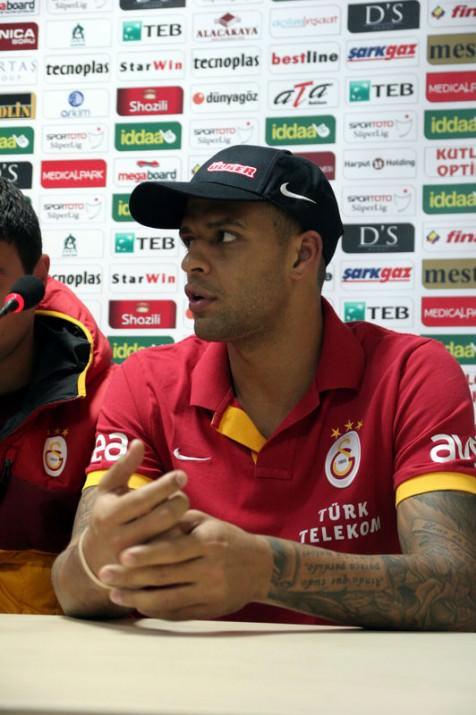 Muslera atar Melo tutar 