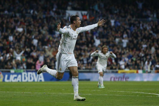 Turnuva boyunca 17 kez fileleri havalandıran Ronaldo, Devler Ligi tarihinin bir sezonda en çok gol atan oyuncusu unvanını eline geçirdi.