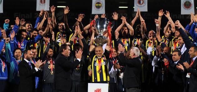 <p>29 yıllık hasrete son vermek de yine ona nasip oldu. Bursaspor'u finalde farklı yenen Fenerbahçe 1983'ten sonra Türkiye Kupası'nı müzesine götürdü.</p>