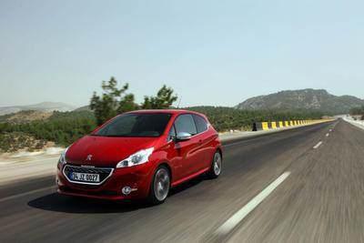 <p>İthal araç satışında ilk 10 sıralamasında Peugeot 13 bin 853 adetle yedinci sırada yer aldı.</p>