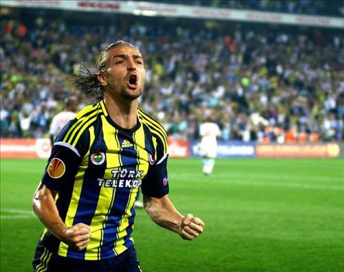 @apaci_ronaldo-- Alex kardom Fenerin gülüdür gülü, Aykut kocaman kapıya bağlamış düldülü. Yaktın takımı savurdun külü, 1 saniye top tut la Henri Bienvenu.
