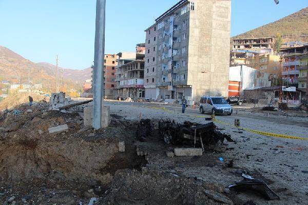 Sabahın ilk ışıklarıyla birlikte güvenlik güçleri olay yerinde incelemelerde bulundu.