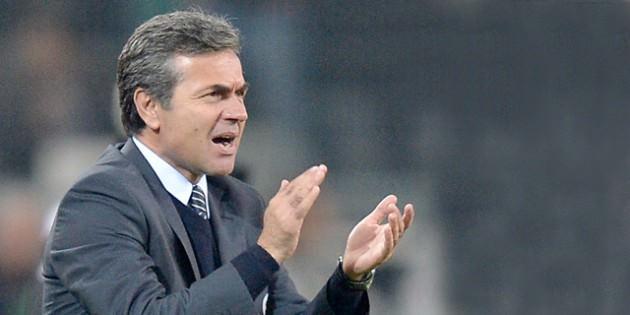 <p><strong>AYKUT KOCAMAN</strong><br />&Ccedil;ok tartışılan Fenerbah&ccedil;ekariyerini kendi isteği ile bitirdi. 1 şampiyonluk ve 2 T&uuml;rkiye Kupasızaferi yaşadı. Bursa'dan aldığıteklifi tabul etmedi.Yurt dışındag&ouml;rev alması bekleniyor.</p>