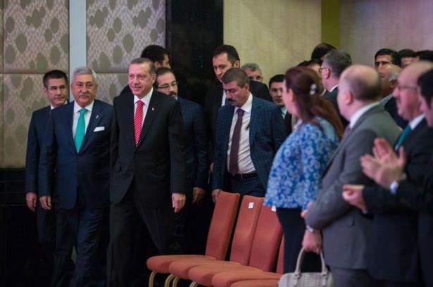 <p>Cumhurbaşkanı Recep Tayyip Erdoğan, Türkiye Esnaf ve Sanatkarları Konfederasyonu'nun (TESK) 19. Olağan Genel Kurulu'na katıldı. </p>
