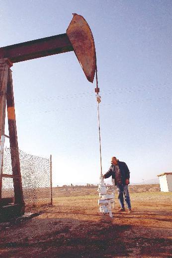 En fazla üretim yapan doğal gaz sahası 2006 yılında Düzce açıklarında keşfedilen Akçakoca sahasındaki üç kuyudan toplam 360 bin metreküp doğal gaz üretiliyor.