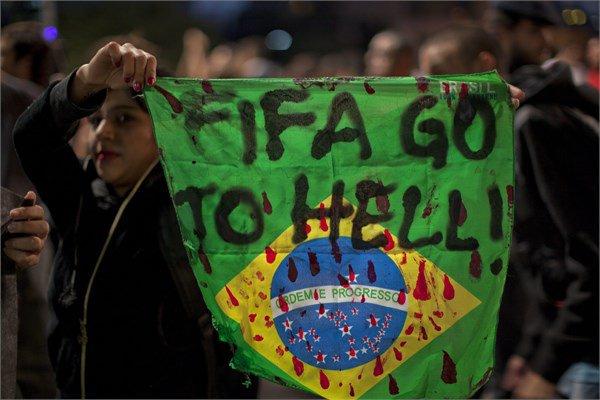 <p>Haziran'da Brezilya'da başlayacak 2014 Dünya Kupası'nda farklı nedenlerden dolayı sevilmeyen 15 futbolcu sıralandı. Business Insider'ın listesine göre, futbolcular arasında Galatasaray'ın yıldızı Didier Drogba da var.</p>