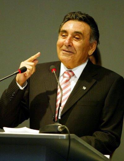<p>4-5 milyar dolar</p>
<p>9- Doğan Ailesi</p>
<p>Doğan Holding</p>