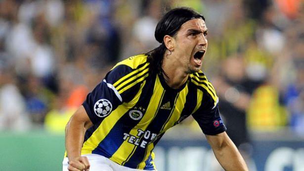<p>"<strong>Ailecek Beşiktaşlıyız</strong>,<strong> Beşiktaş formasını giymek istiyorum."</strong> <strong>sözlerini kullanmıştı. Ancak Mehmet Topuz bu sözlerinin ardından profesyonel futbol hayatına Fenerbahçe'de devam etti.</strong></p>
