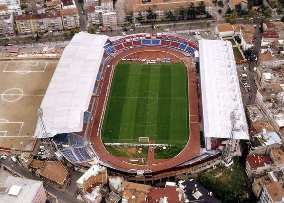 <p>Trabzonspor ile Fenerbahçe arasındaki 42 yıllık rekabette Hüseyin Avni Aker Stadı'ndaki son maç pazartesi günü oynanacak.</p>