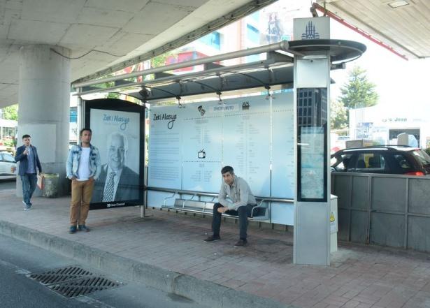 <div>ZEKİ ALASYA</div>
<div> </div>
<p>Topluma mal olmuş kişilerin anısına tasarlanan "Vefa Durakları Projesi" kapsamında hazırlanan özel görseller Proje kapsamında ilk olarak İstiklal Marşı'nın şairi Mehmet Akif Ersoy için özel durak tasarlanmıştı. Barış Manço, Prof. Dr. Necmettin Erbakan, Muhsin Yazıcıoğlu, Kayahan, Turgut Özal ve Zeki Alasya gibi isimler anısına özel duraklar yapıldı.</p>