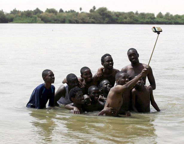 <p>Nil Nehri'nde selfie çeken gençler</p>

<p>Sudan</p>
