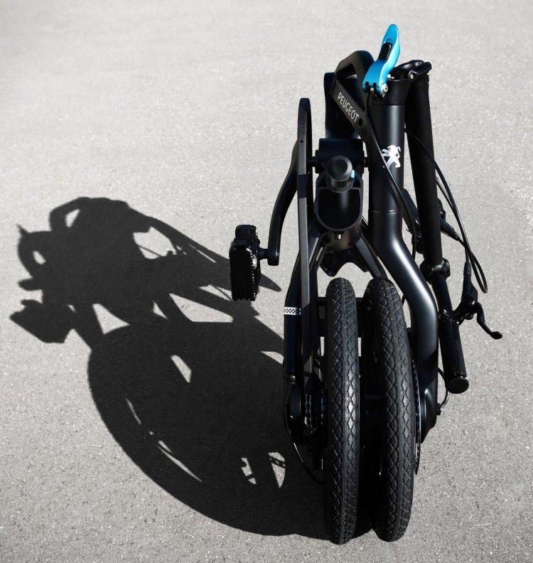 <p>Peugeot eF01 e-Bike, maksümum şarkla 30 km yol yapabilirken, maksiimum hızı 20 km/s.</p>