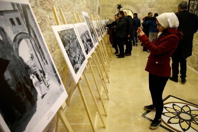 <p>Türkiye’nin Kudüs ve Filistin davasına ilişkin duruşunu takdir ettiklerinin altını çizen Şeyh Sabri, "Buradan bir kez daha işgal gücüne, denizden nehire (Akdeniz-Ürdün Nehri) bu toprakların meşru sahipleri olduğumuzu belirtmek isteriz. İşgal gücü bu toprakların mazisini silemez ve elindeki bu güç ile de bu toprakların kutsiyetini ve hak sahiplerini izale edemez." diye konuştu.</p>

<p> </p>
