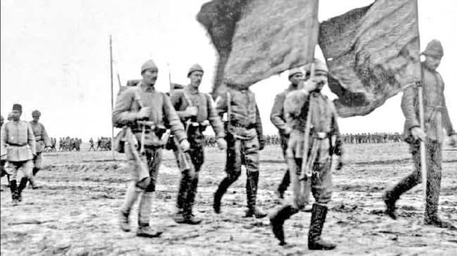 <p><span style="color:#FFA07A"><strong>19 Nisan</strong></span>'da, tifüsten ölen Goltz Paşa yerine Irak Ordusu'nun başına Halil Paşa atandı.</p>