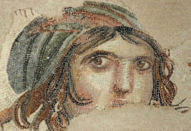 <p>Kültür ve Turizm Bakanlığı, Zeugma Mozaik Müzesi’nin bin 800 yıllık gözdesi ‘Çingene Kızı’nın ‘kayıp arkadaşları’ için harekete geçti.</p>
<p> </p>
<ul>
</ul>